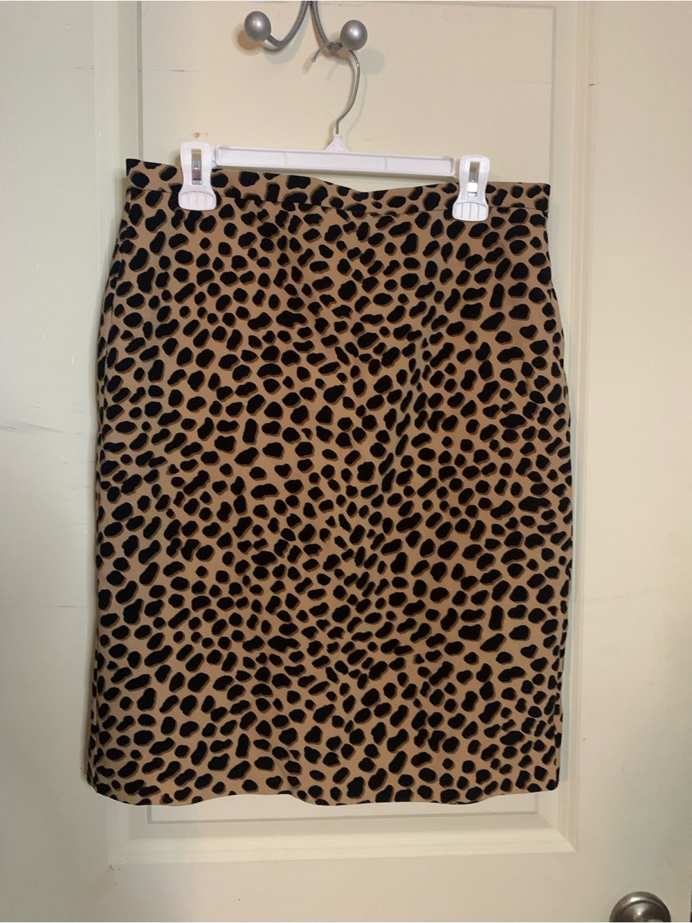Ann Taylor Leopard Animal Print Pencil Skirt in Tan and Black Sz 10